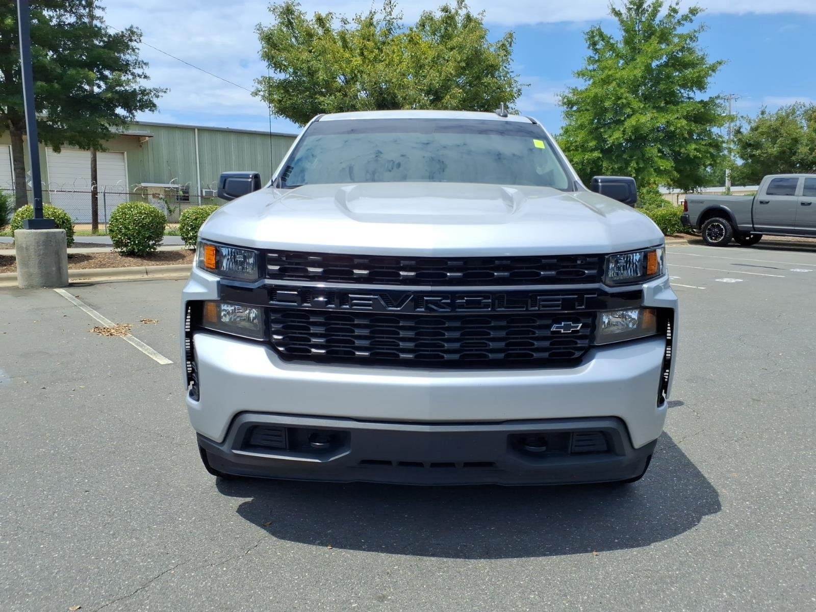 Used 2021 Silver Ice Metallic Chevrolet Custom image 14