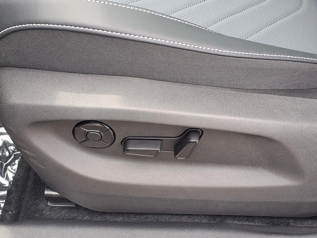 New 2026 Pure White Volkswagen 2.0T SE image 12
