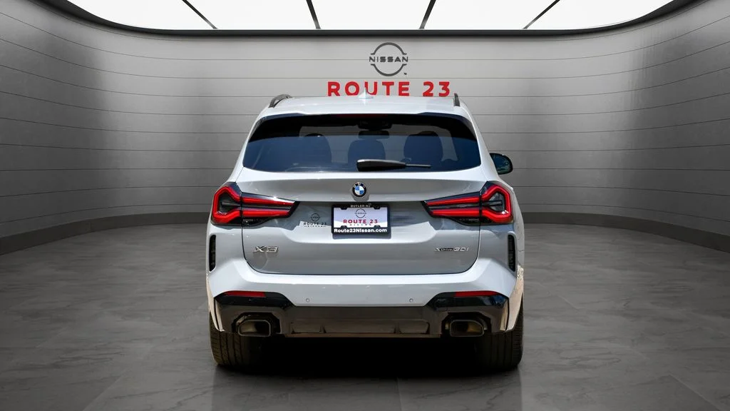 Used 2023 Gray BMW xDrive30i image 7