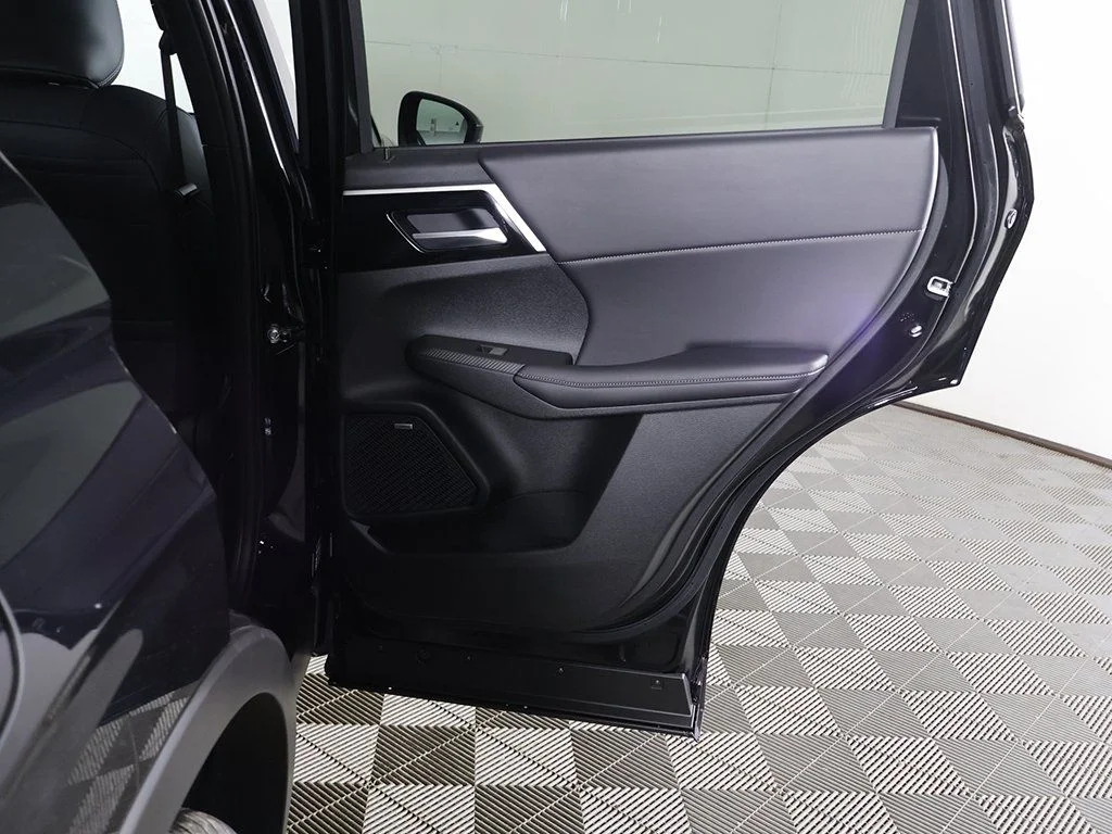New 2026 Black Mitsubishi SE image 25