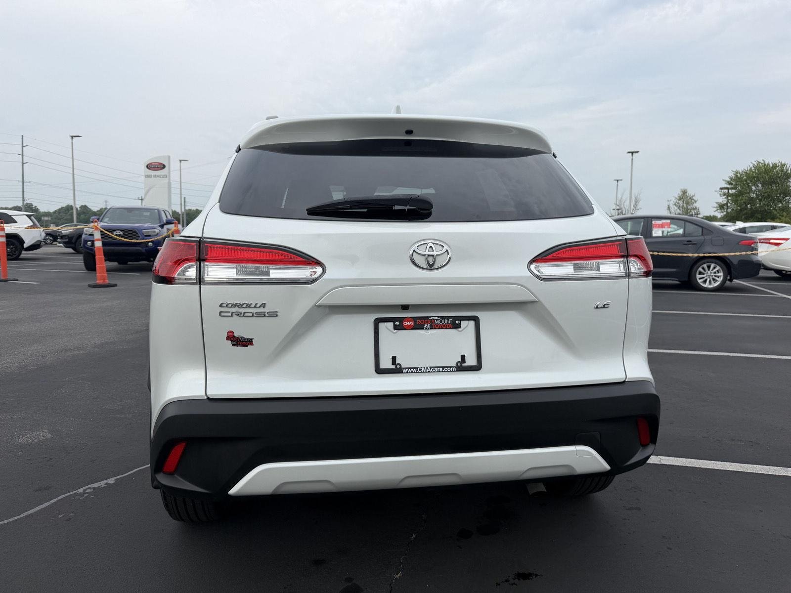 Used 2023 Wind Chill Pearl Toyota LE image 6