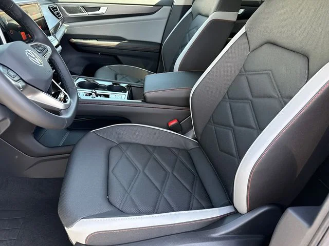 New 2026 Opal White Pearl Volkswagen 2.0T Peak Edition image 40