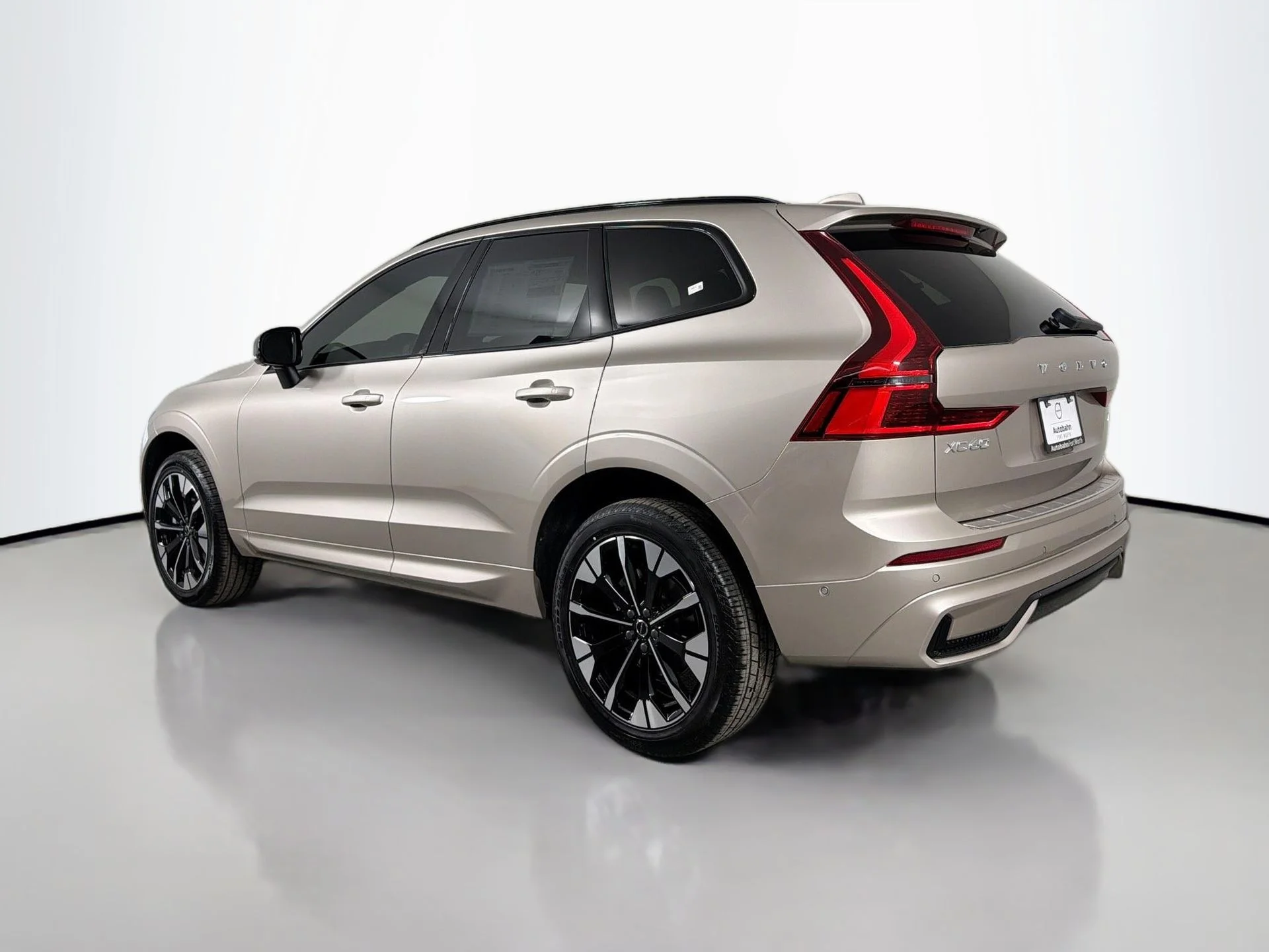 New 2026 Bright Dusk Volvo Plus image 8