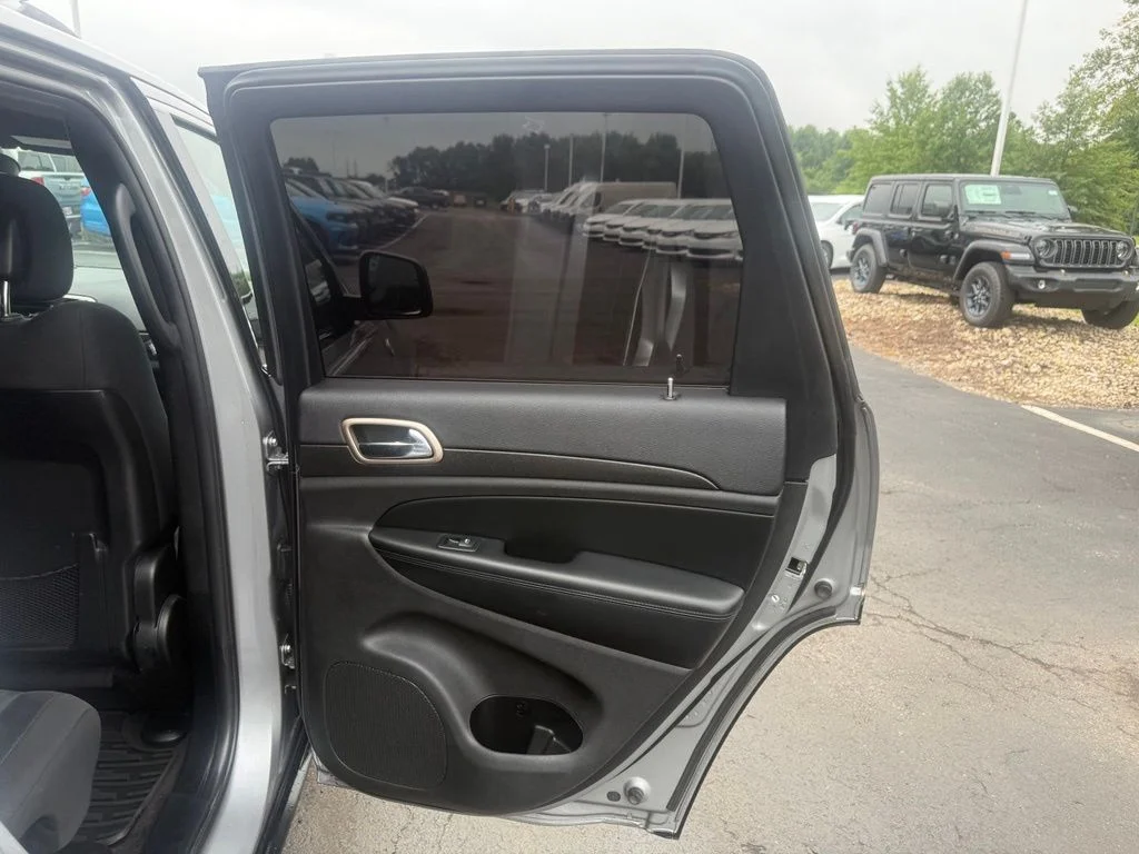 Used 2017 Billet Silver Metallic Clearcoat Jeep Laredo image 44