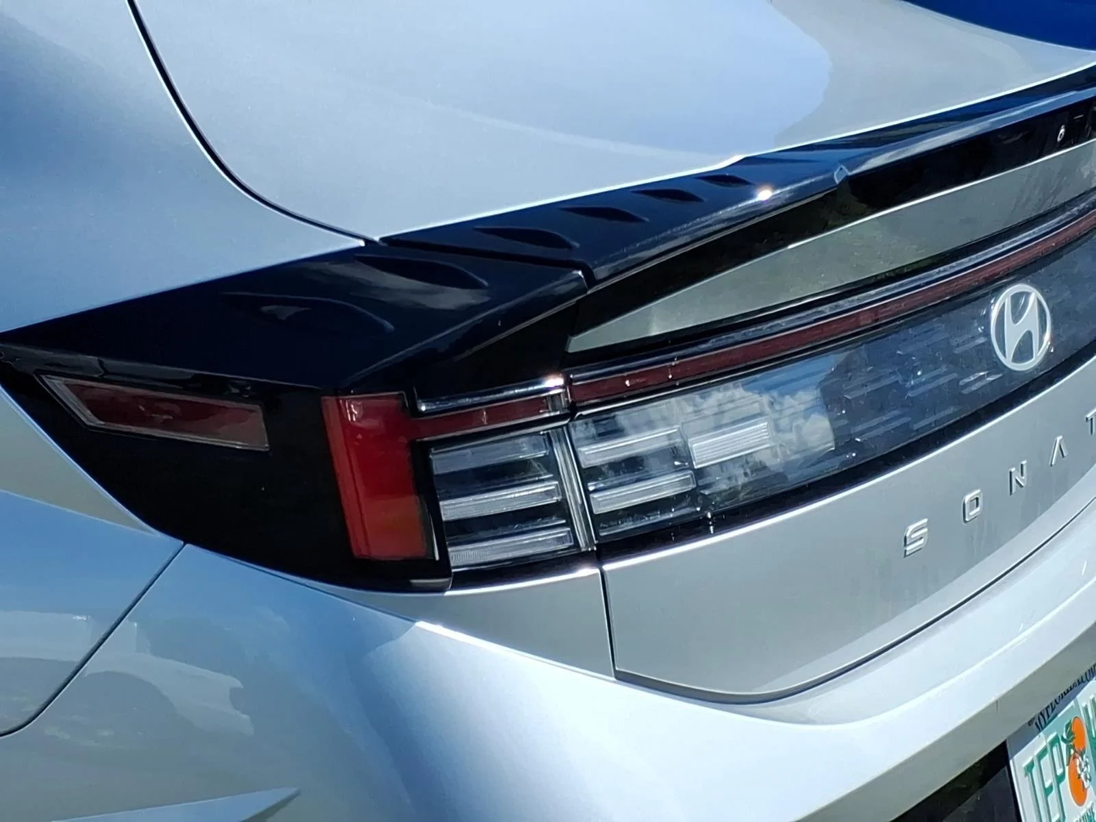 Used 2025 Aero Silver Hyundai SEL image 12