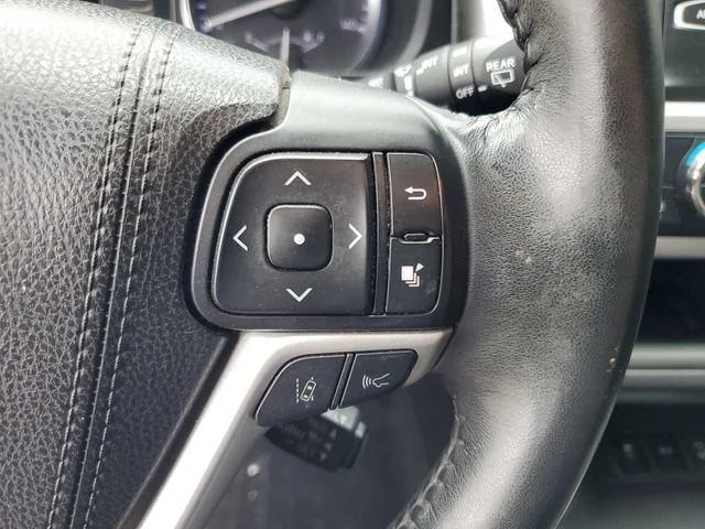 Used 2017 Predawn Gray Mi Toyota XLE image 13