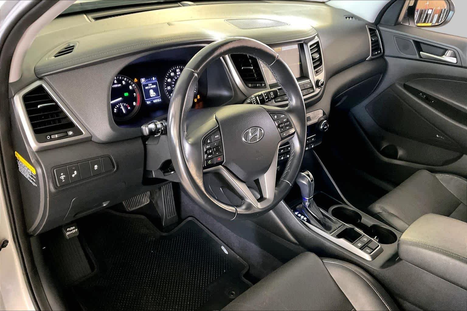 Used 2018 Molten Silver Hyundai SEL Plus image 15