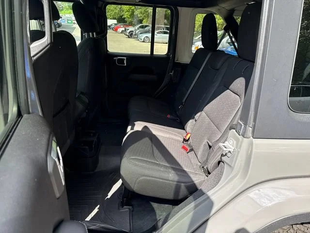 Used 2020 Sting-Gray Clearcoat Jeep Sahara image 13
