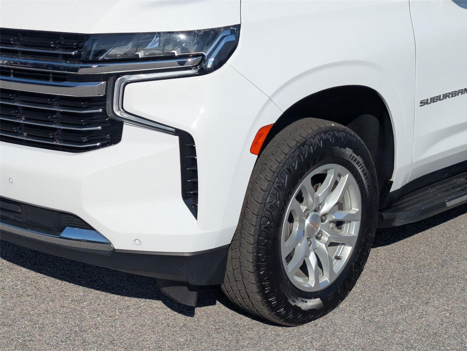 Used 2024 Summit White Chevrolet LT image 9