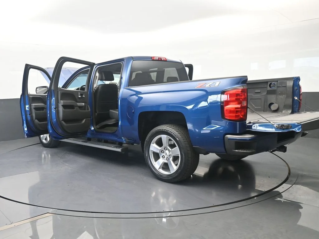 Used 2016 Deep Ocean Blue Metallic Chevrolet LT image 61