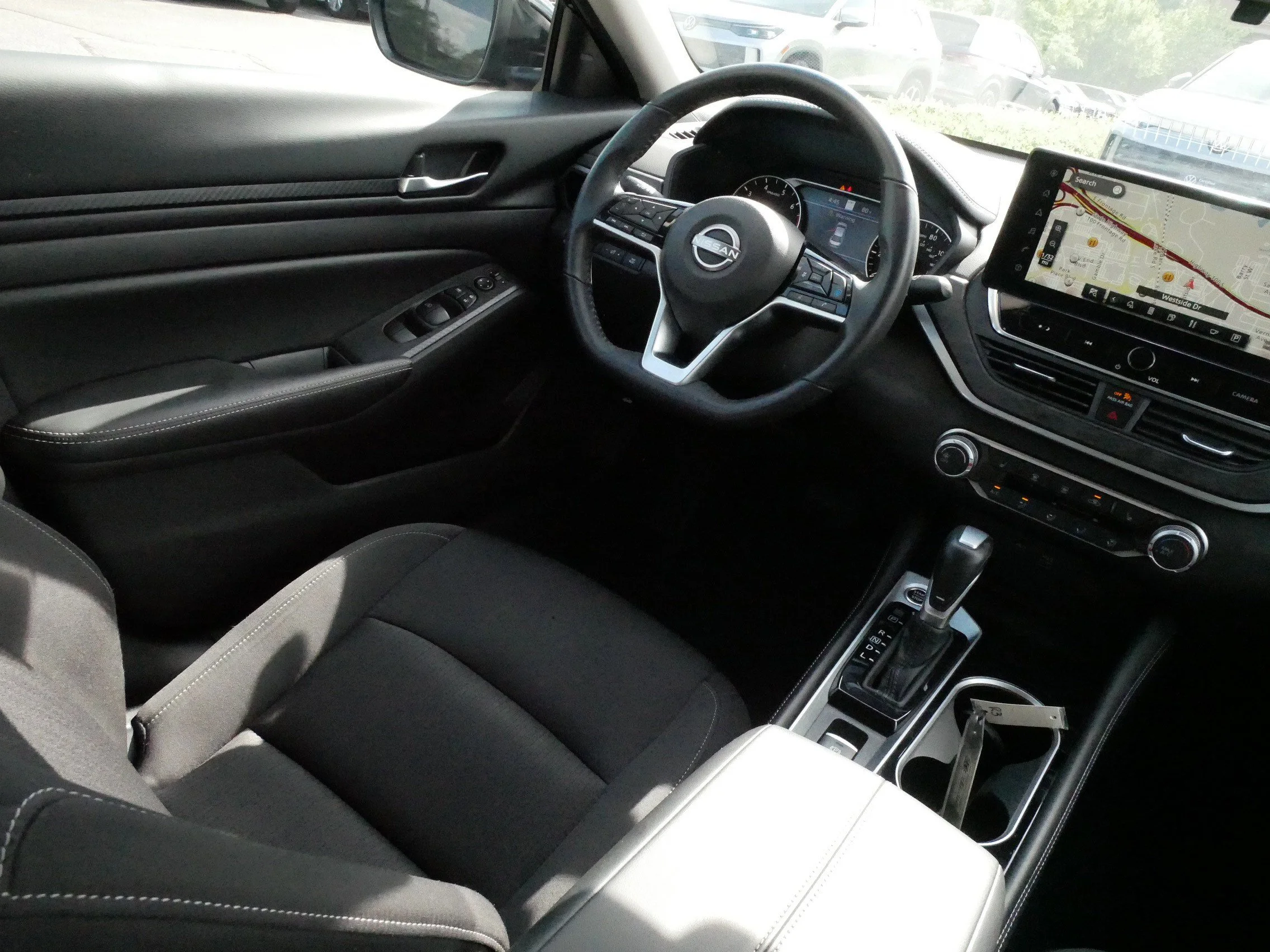 Used 2024 Super Black Nissan 2.5 SV image 10