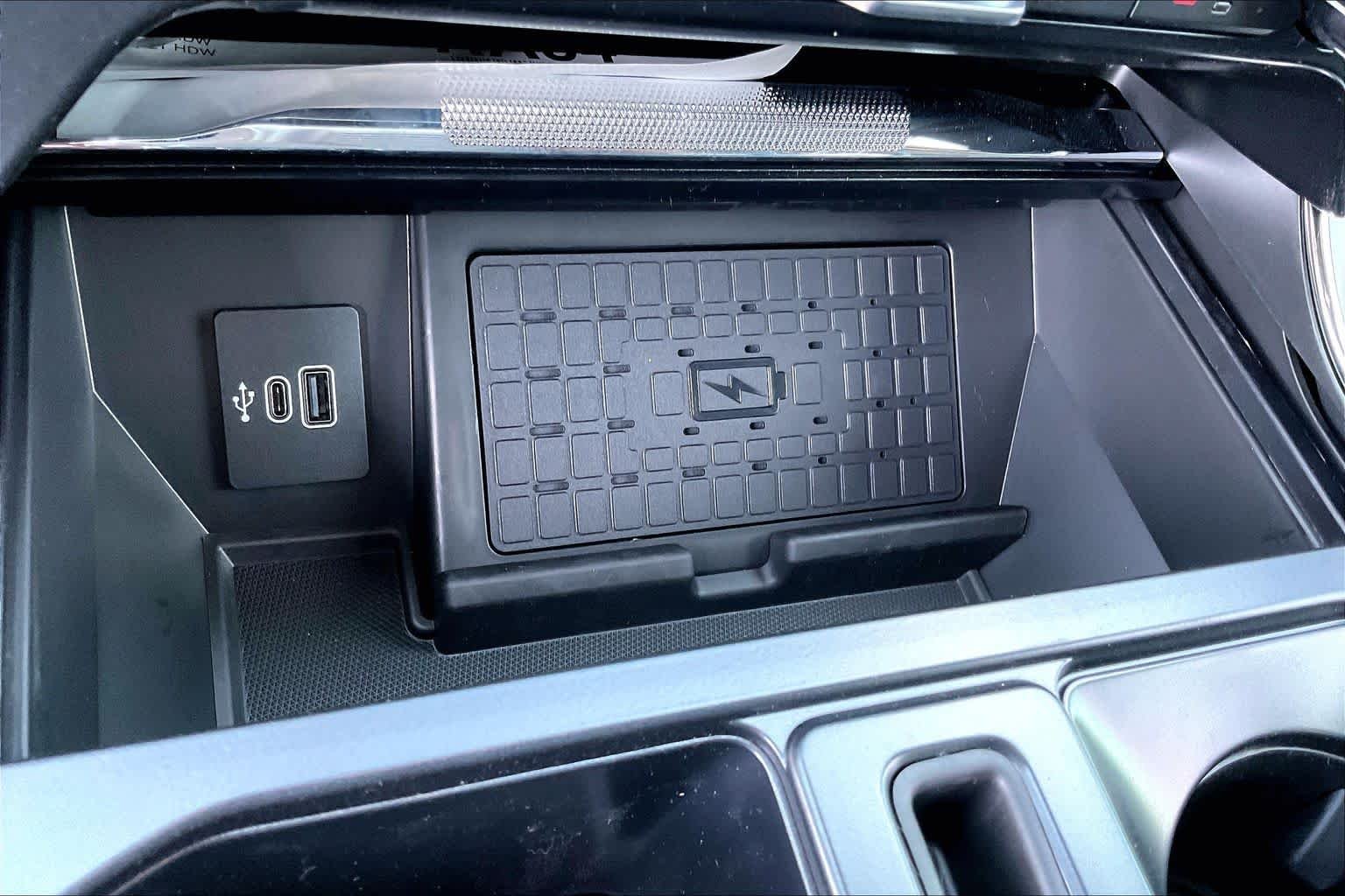 New 2026 Carbonized Gray Metallic Ford Lariat® image 15