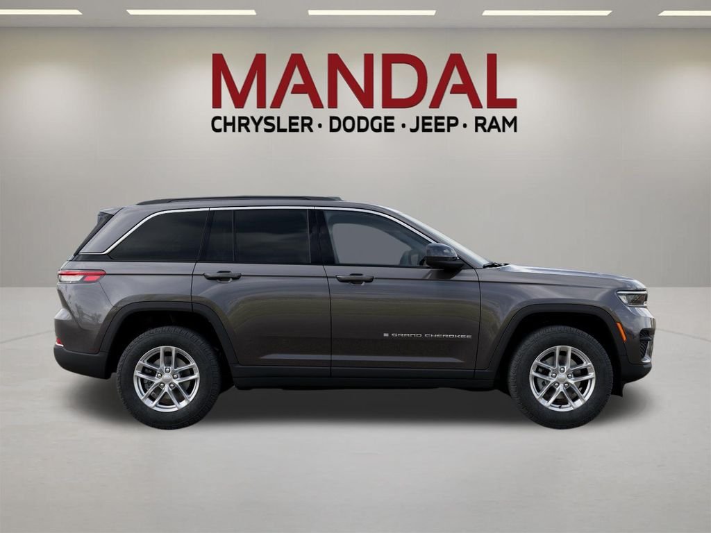 New 2026 Baltic Gray Metallic Clear-Coat Exterior Paint Jeep Laredo X image 21