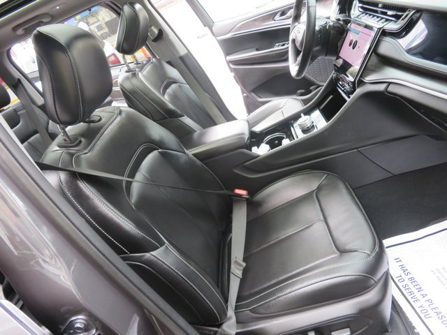 Used 2023 Baltic Gray Metallic Clearcoat Jeep  image 12