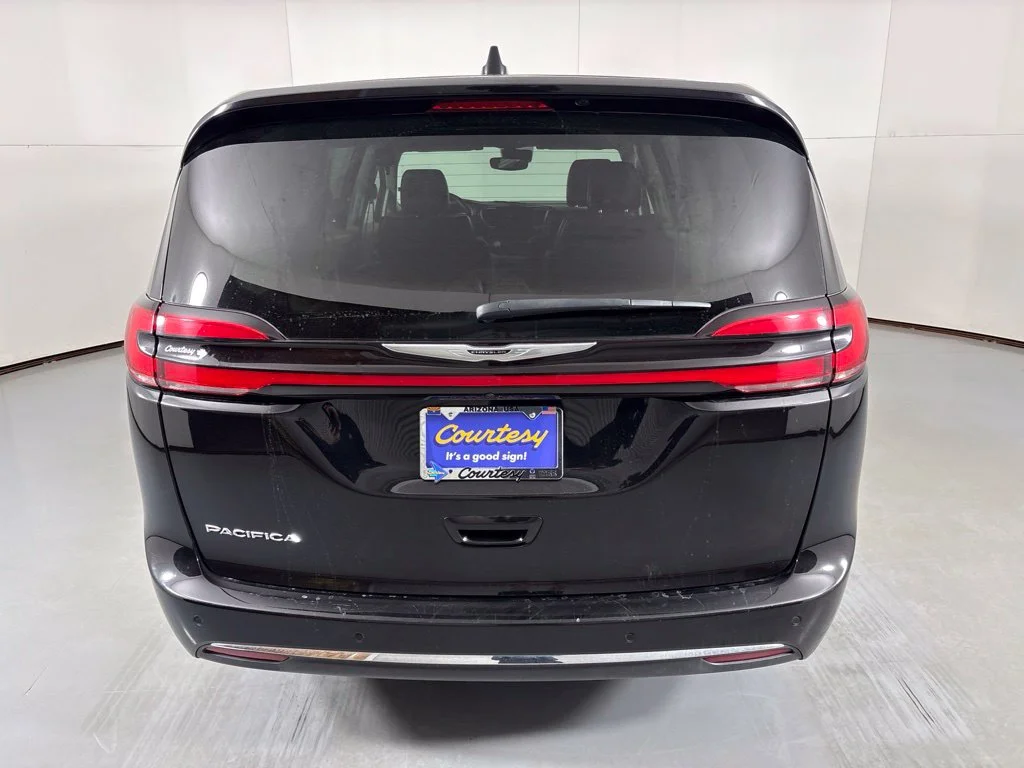 Used 2024 Black Chrysler Touring L image 7