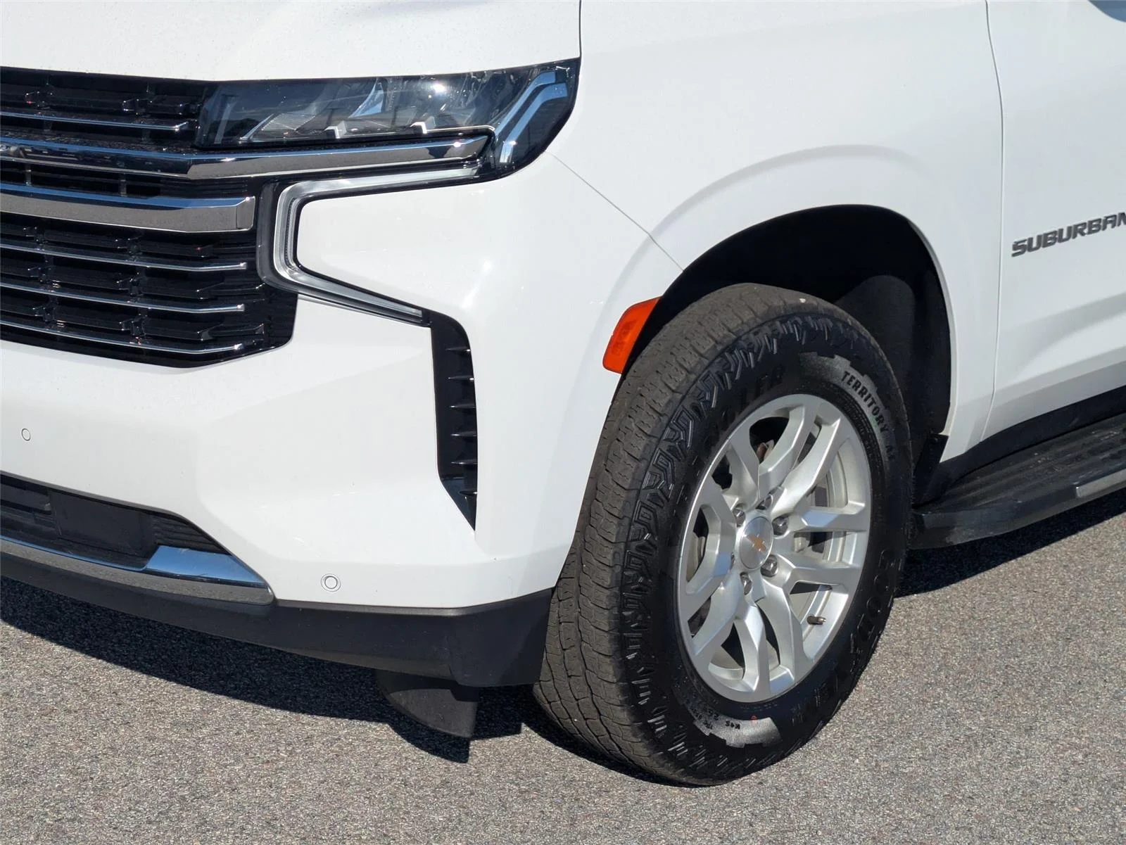 Used 2024 Summit White Chevrolet LT image 9