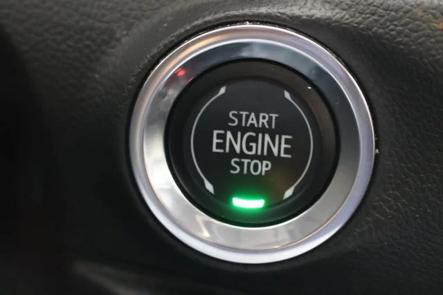 Used 2022 Red Buick Essence image 17