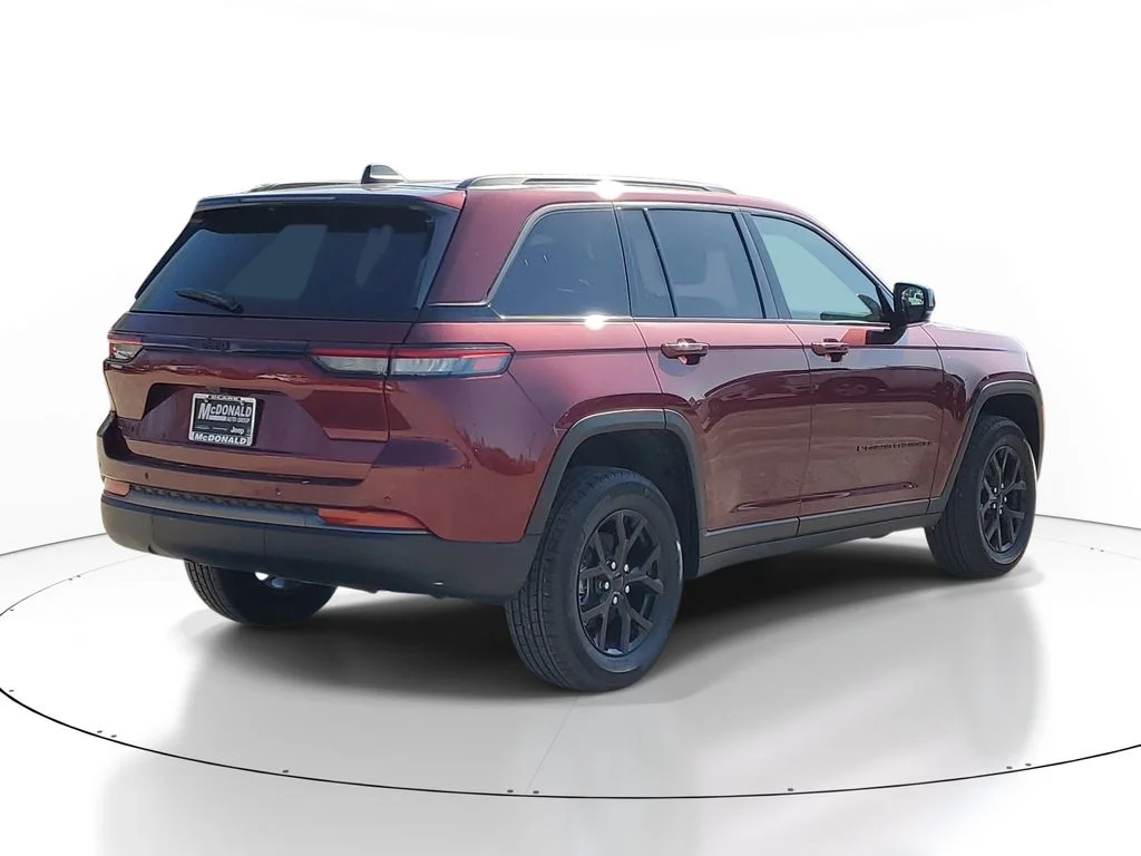 New 2026 Velvet Red Pearl-Coat Exterior Paint Jeep Laredo Altitude image 3