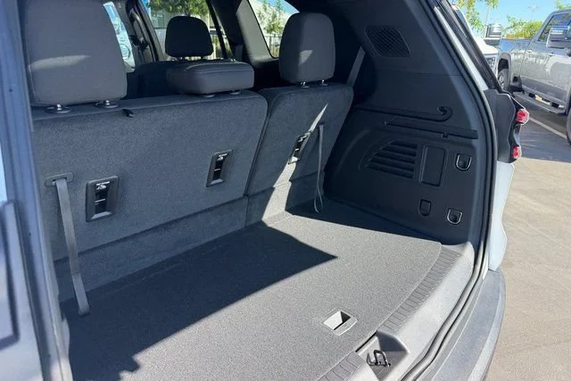 New 2026 Summit White GMC Elevation image 26