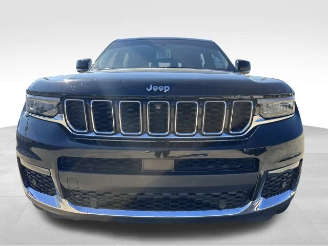 Used 2022 Black Jeep Limited image 3