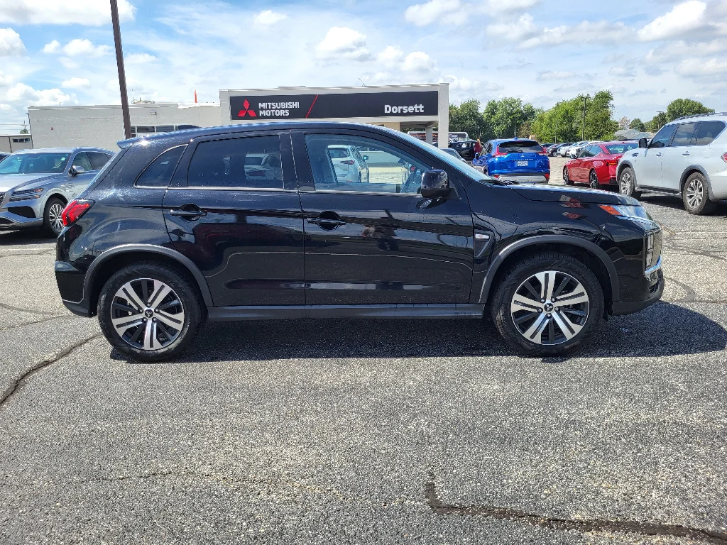 Used 2025 Labrador Black Pearl Mitsubishi ES image 5