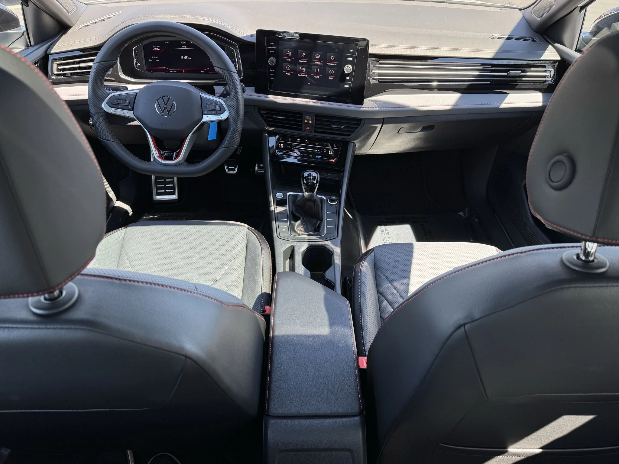 New 2026 Pure White w/Deep Black Roof Volkswagen Autobahn image 29
