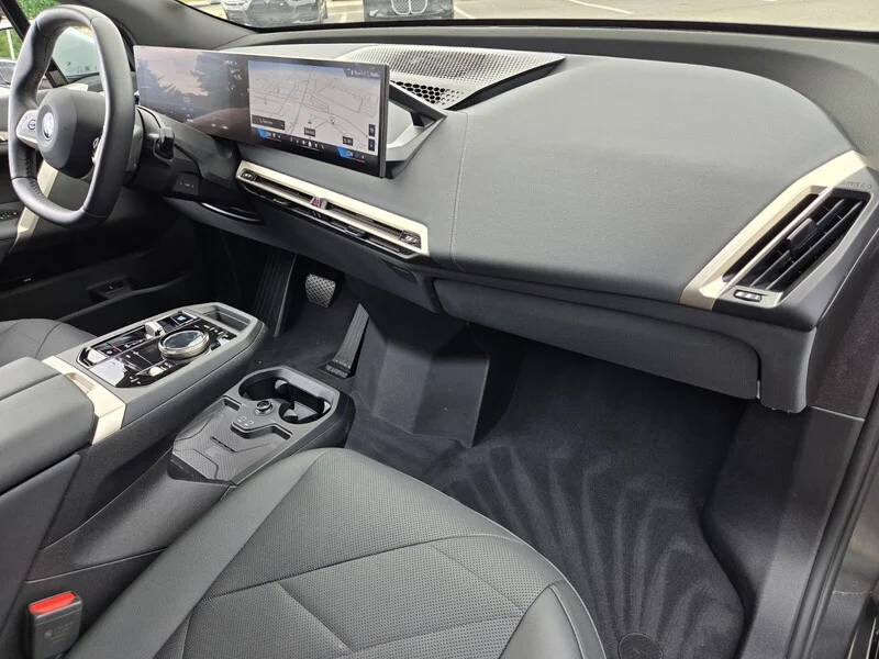 Used 2024 White Metallic BMW M60 SPORTS ACTIVITY VEHICLE image 22