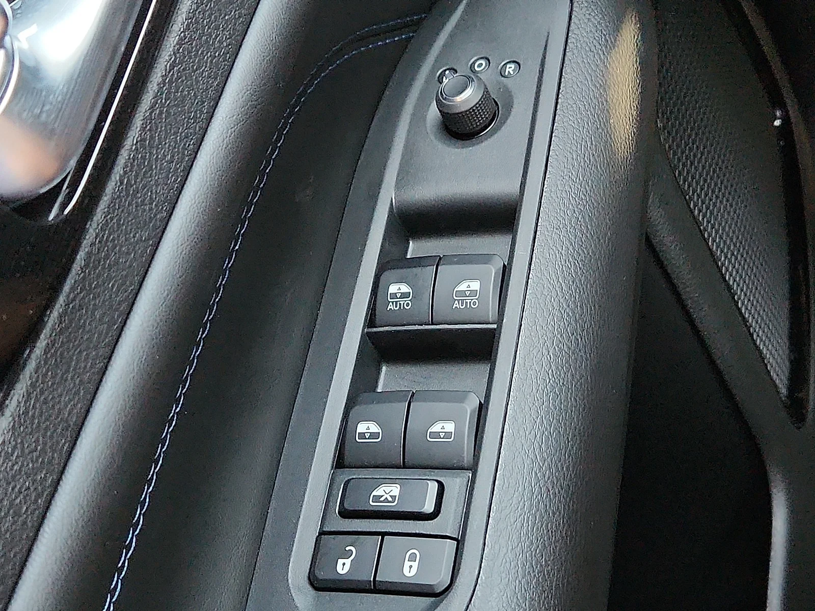New 2026 Silver Jeep LATITUDE ALTITUDE 4X4 image 17