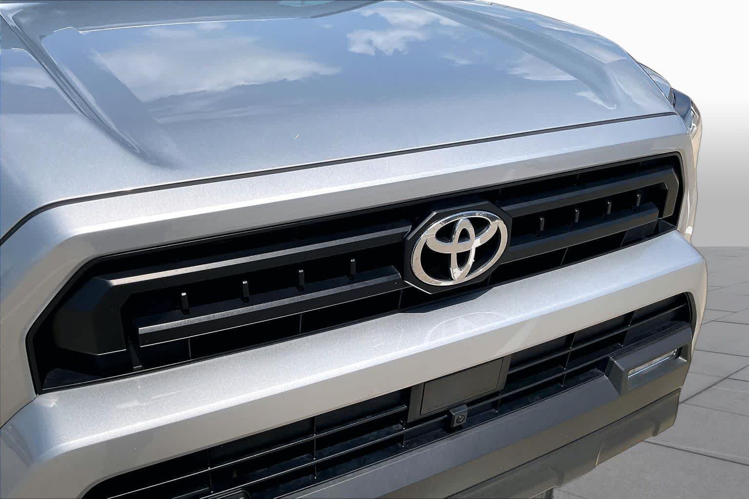 Used 2025 Cutting Edge Toyota SR5 image 29
