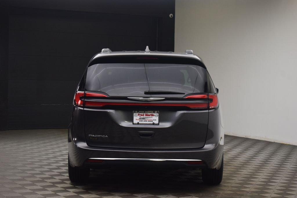 Used 2022 Gray Chrysler Touring L image 6