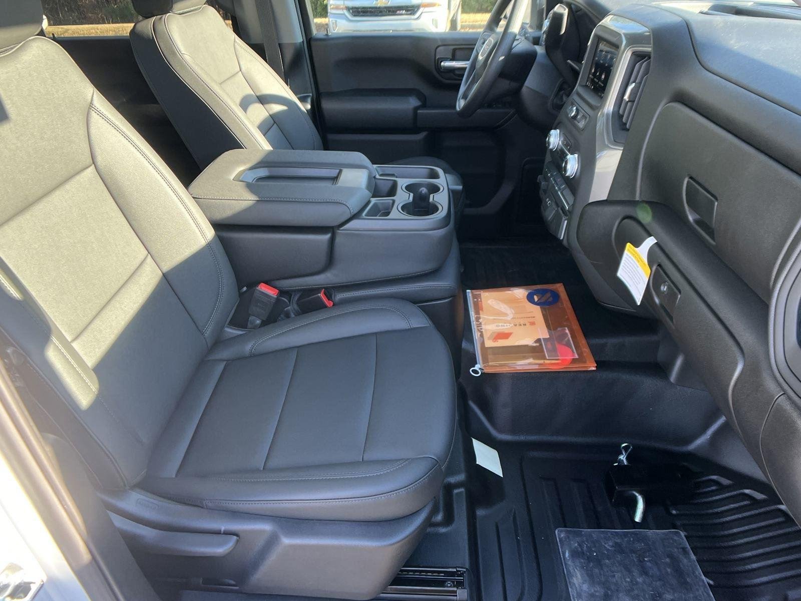 2025 GMC Sierra 3500 Chassis Cab Pro - Photo 13