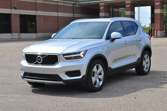 Used 2019 Silver Volvo Momentum image 7