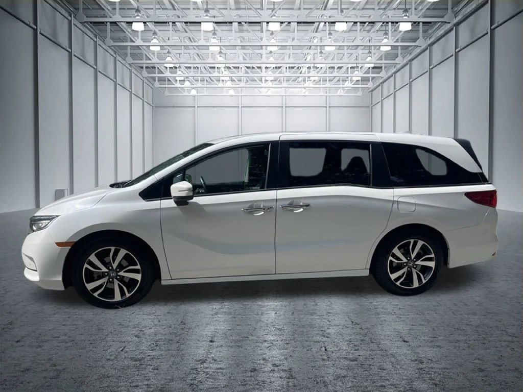 Used 2023 White Honda Touring image 2