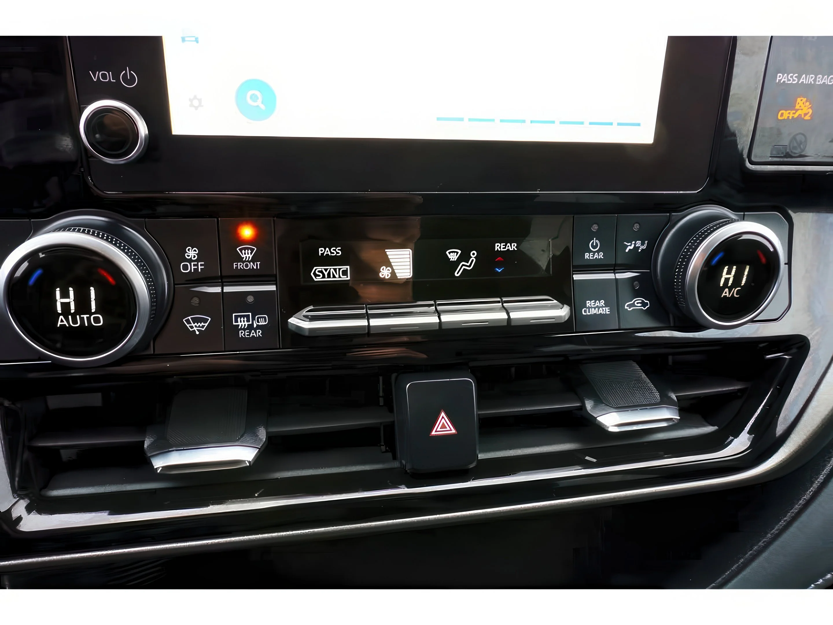 2024 Toyota Highlander LE - Photo 21