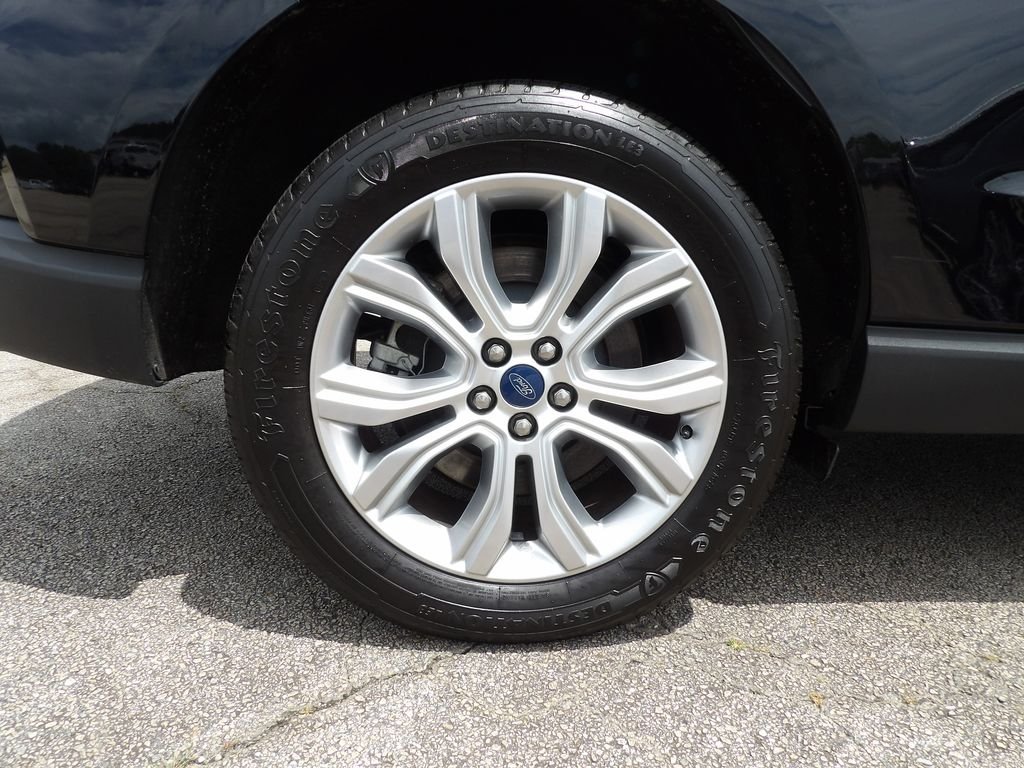 Used 2022 Black Metallic Ford Titanium image 9