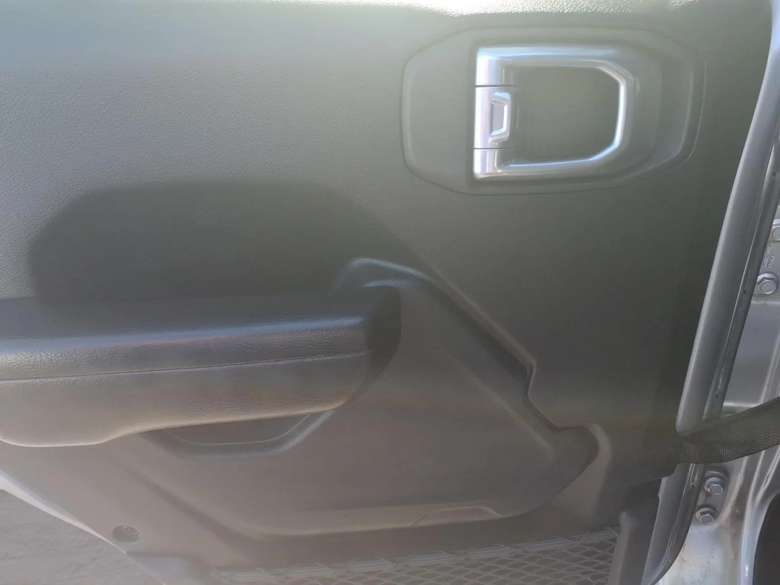 Used 2021 Billet Silver Metallic Clearcoat Jeep Mojave image 11