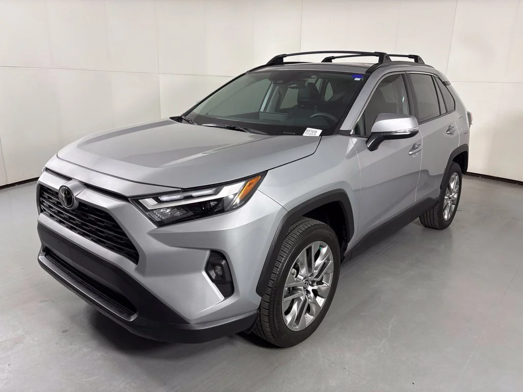 Used 2025 Silver Toyota XLE Premium image 4