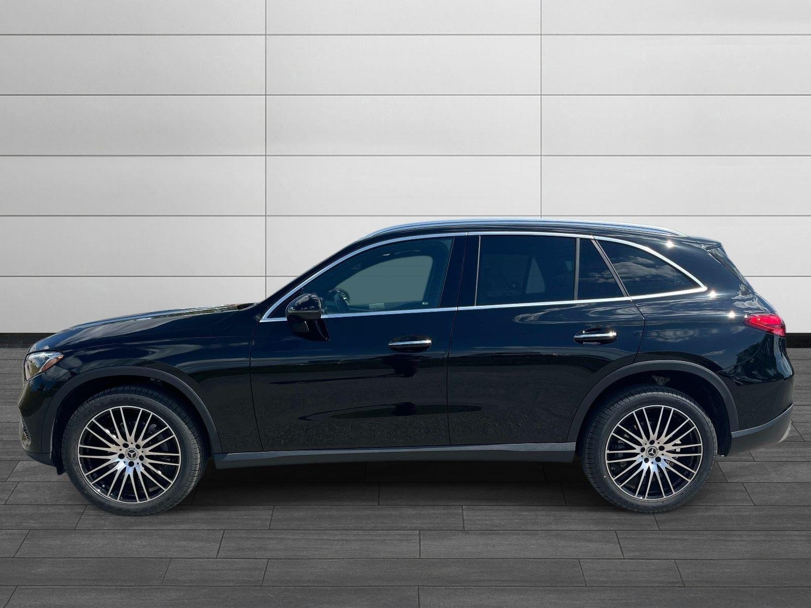 Used 2025 Black Mercedes-Benz GLC 300 image 5