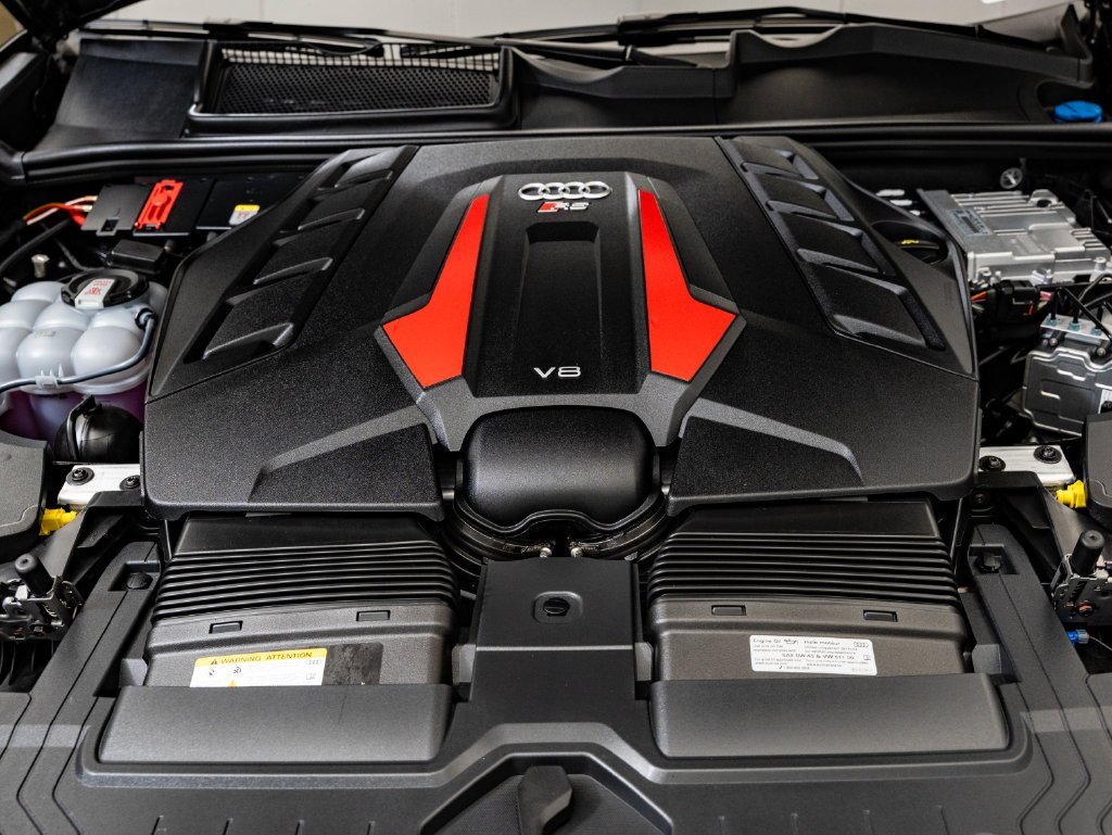 Used 2025 Mythos Black Metallic Audi 4.0T image 45