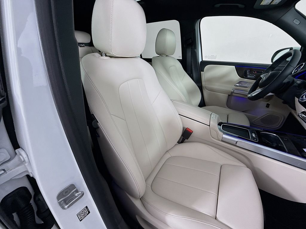 Used 2025 White Mercedes-Benz GLB 250 image 28