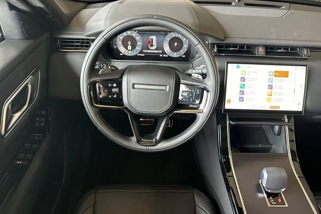 New 2026 Santorini Black Land Rover Dynamic SE image 13