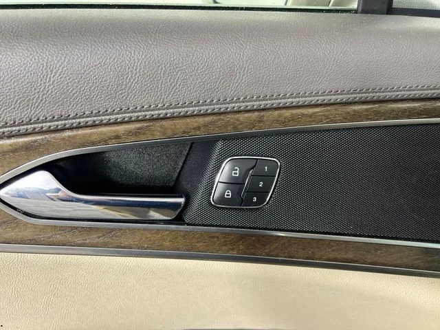 Used 2019 Brown Lincoln Select image 16