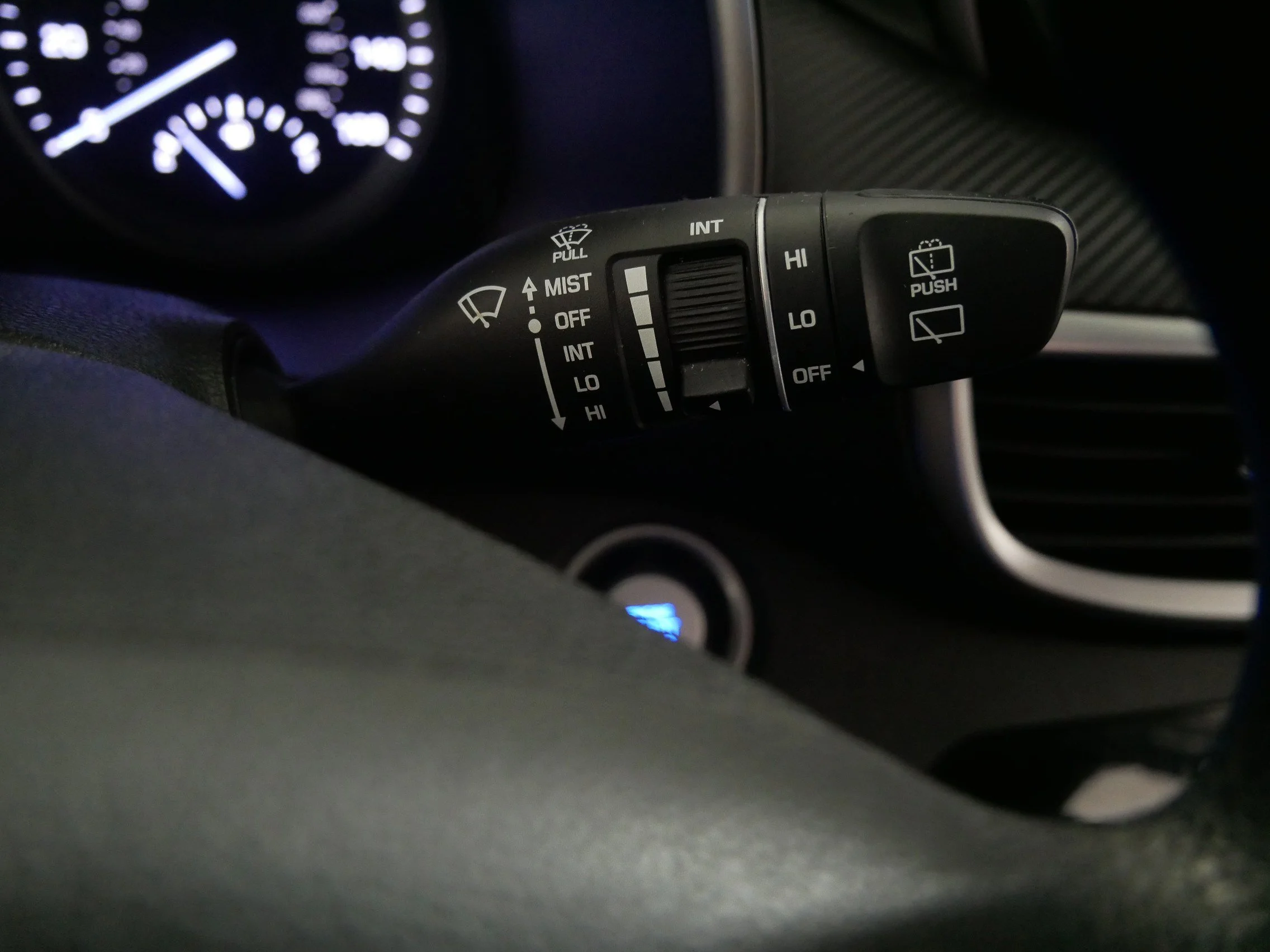 Used 2019 Gemstone Red Hyundai Value image 31