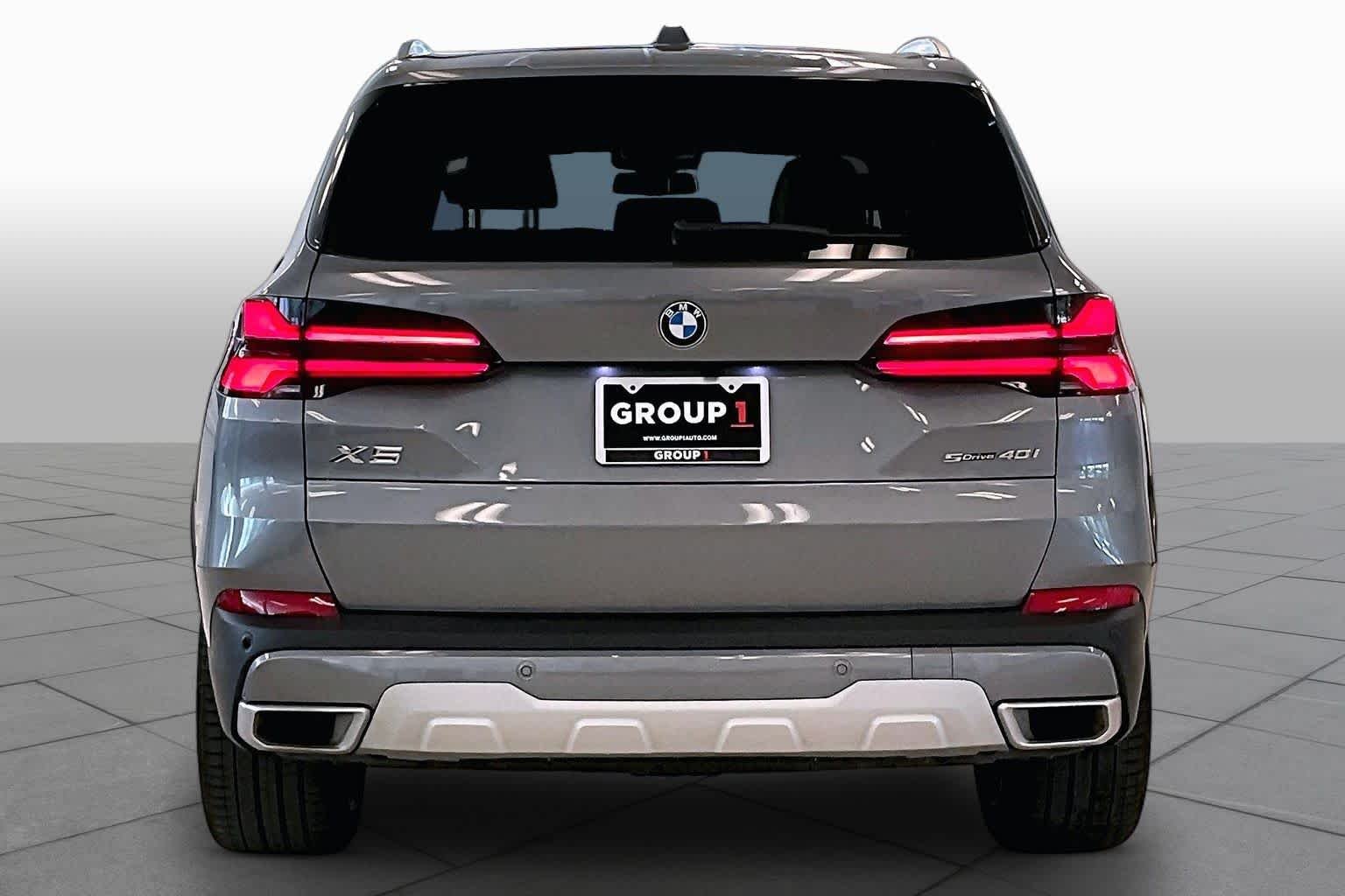 Used 2024 Skyscraper Grey Metallic BMW sDrive40i image 4