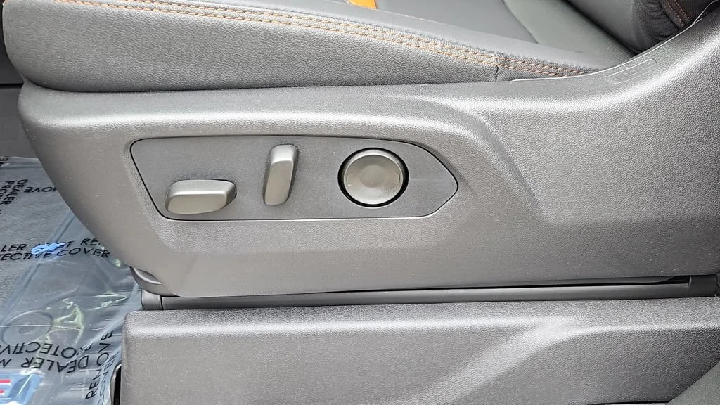 New 2026 Sterling Metallic GMC AT4 image 9
