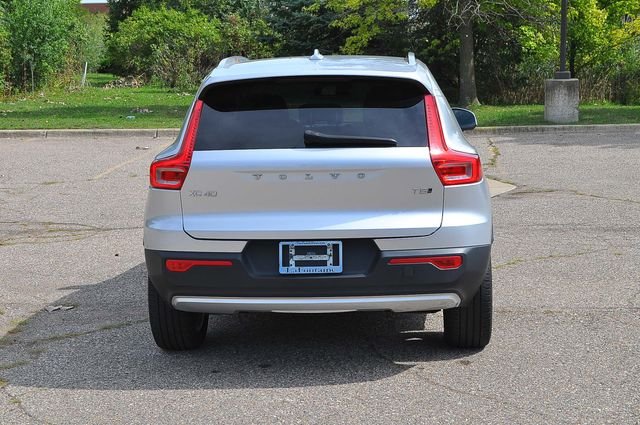 Used 2019 Silver Volvo Momentum image 4