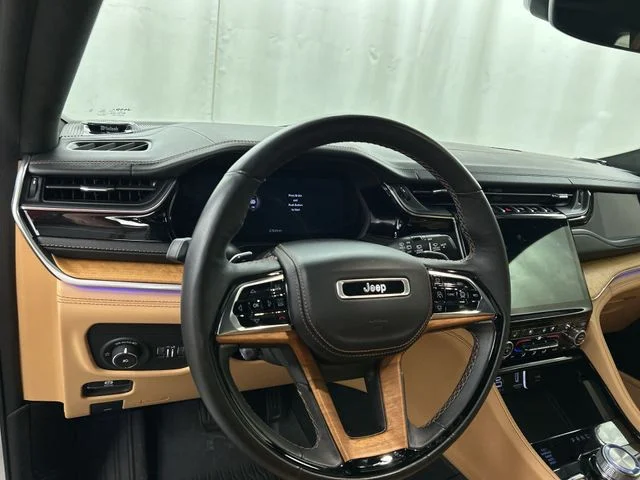 Used 2023 White/off-white Jeep Summit Reserve image 8