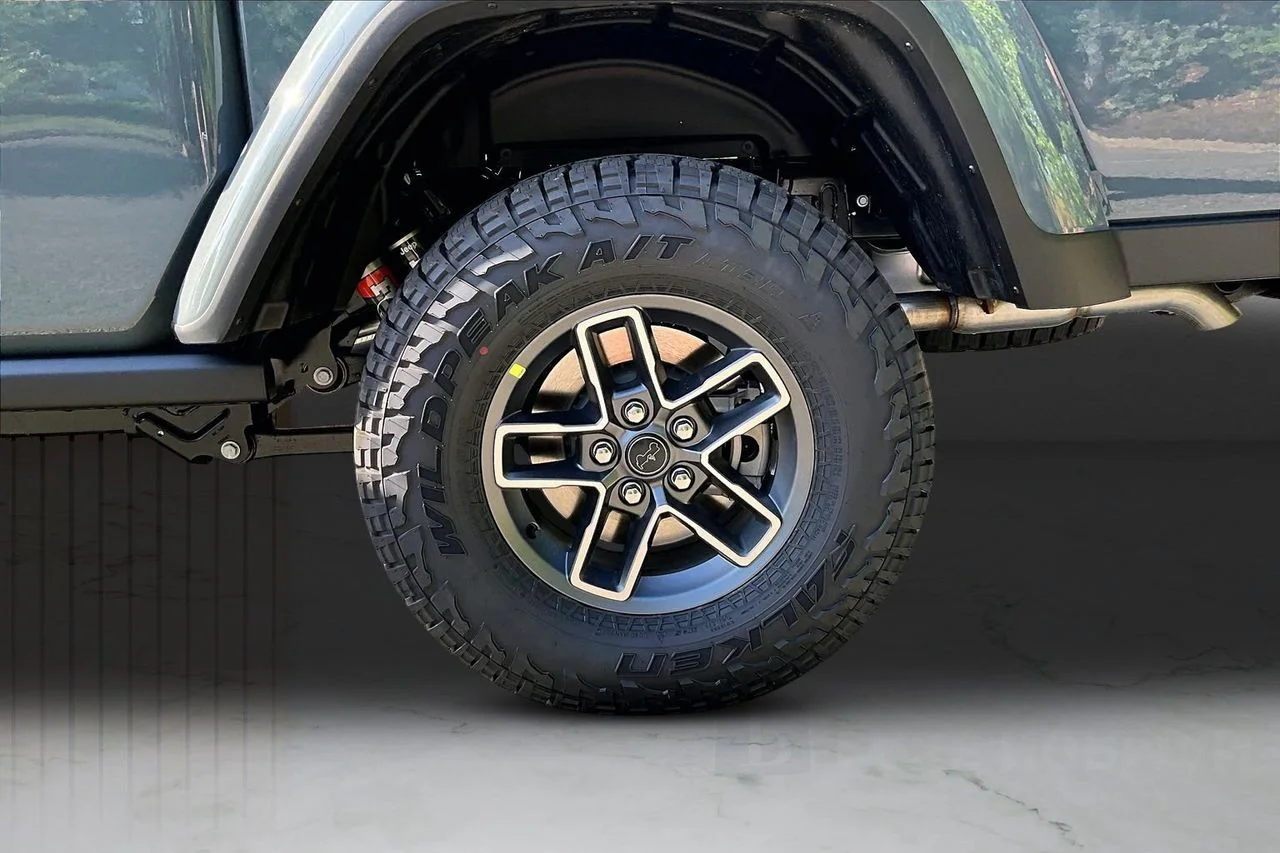 New 2026 Anvil Clear-Coat Exterior Paint Jeep Mojave image 29