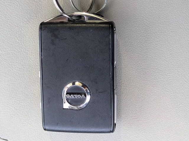 Certified Used 2022 Crystal White Metallic Volvo T6 Inscription image 30