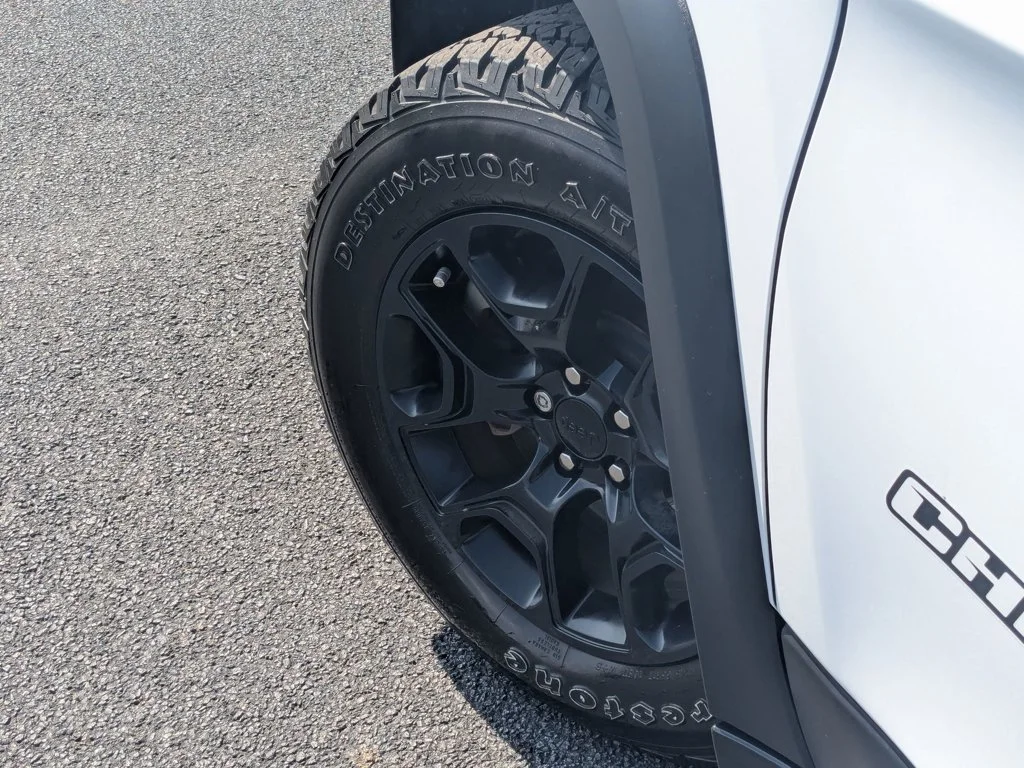 Used 2022 Bright White Clearcoat Jeep X image 9